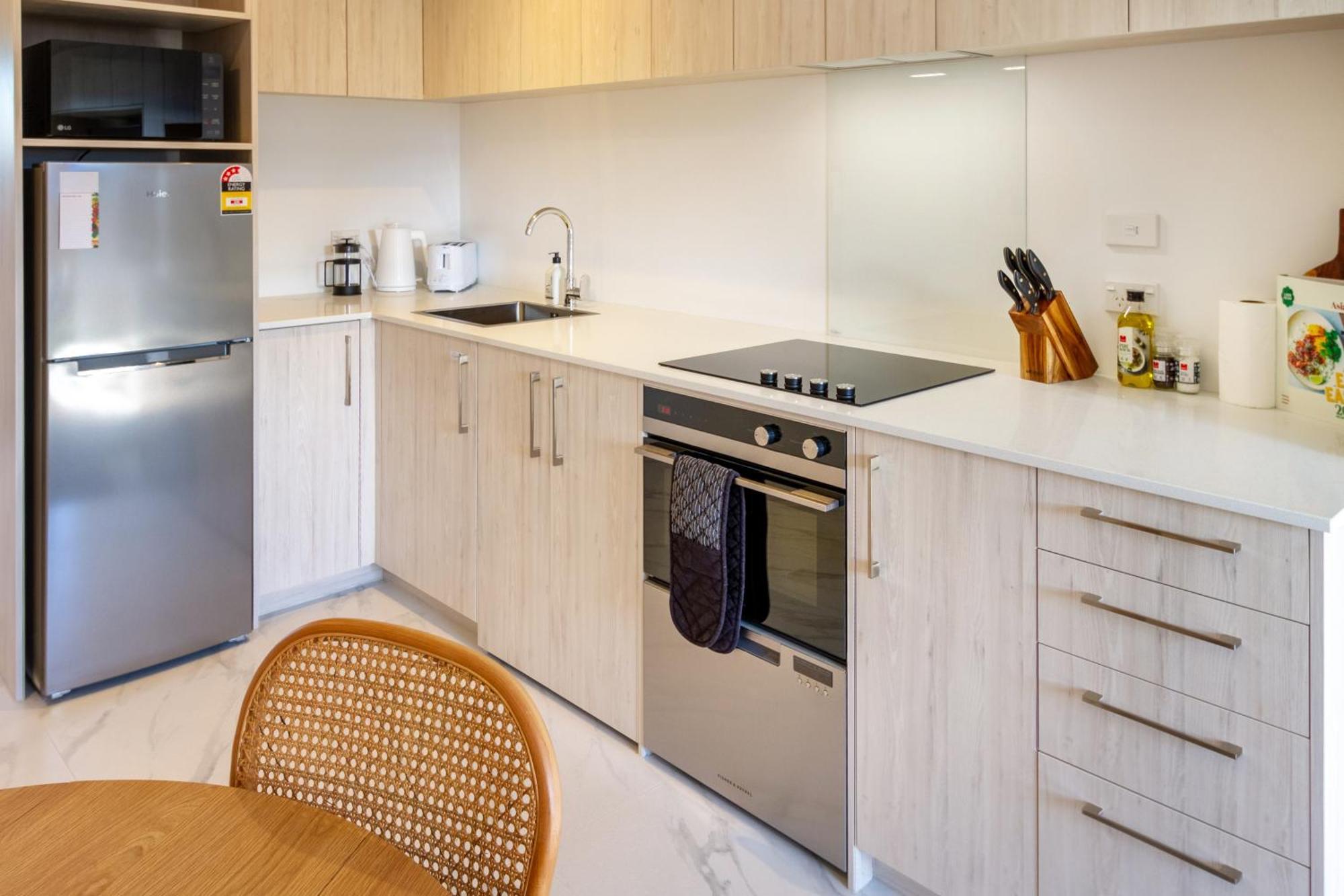 כרייסטצ'רץ' Downtown Delight: Studio At 8 Wilmer With Backyard מראה חיצוני תמונה