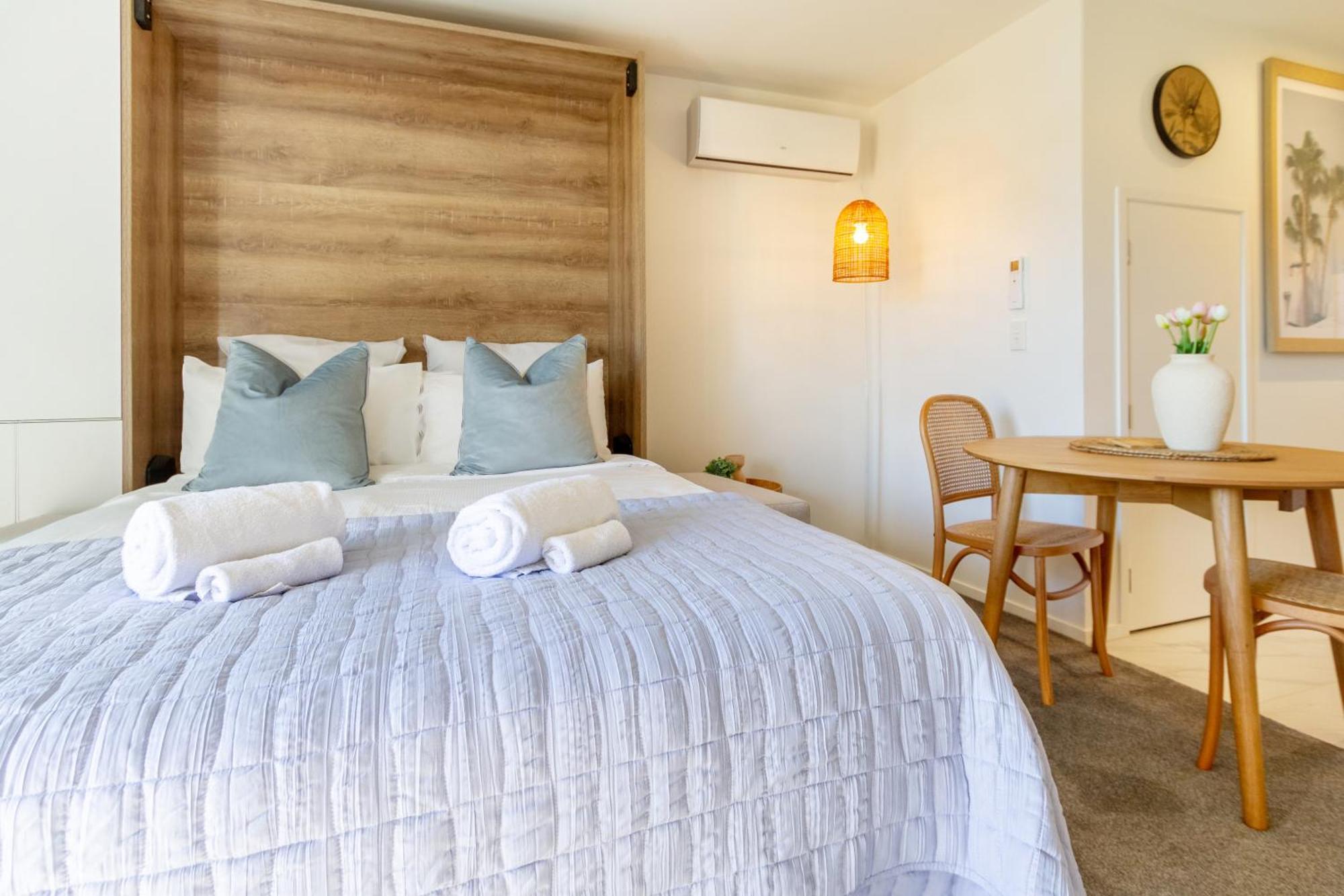 כרייסטצ'רץ' Downtown Delight: Studio At 8 Wilmer With Backyard מראה חיצוני תמונה
