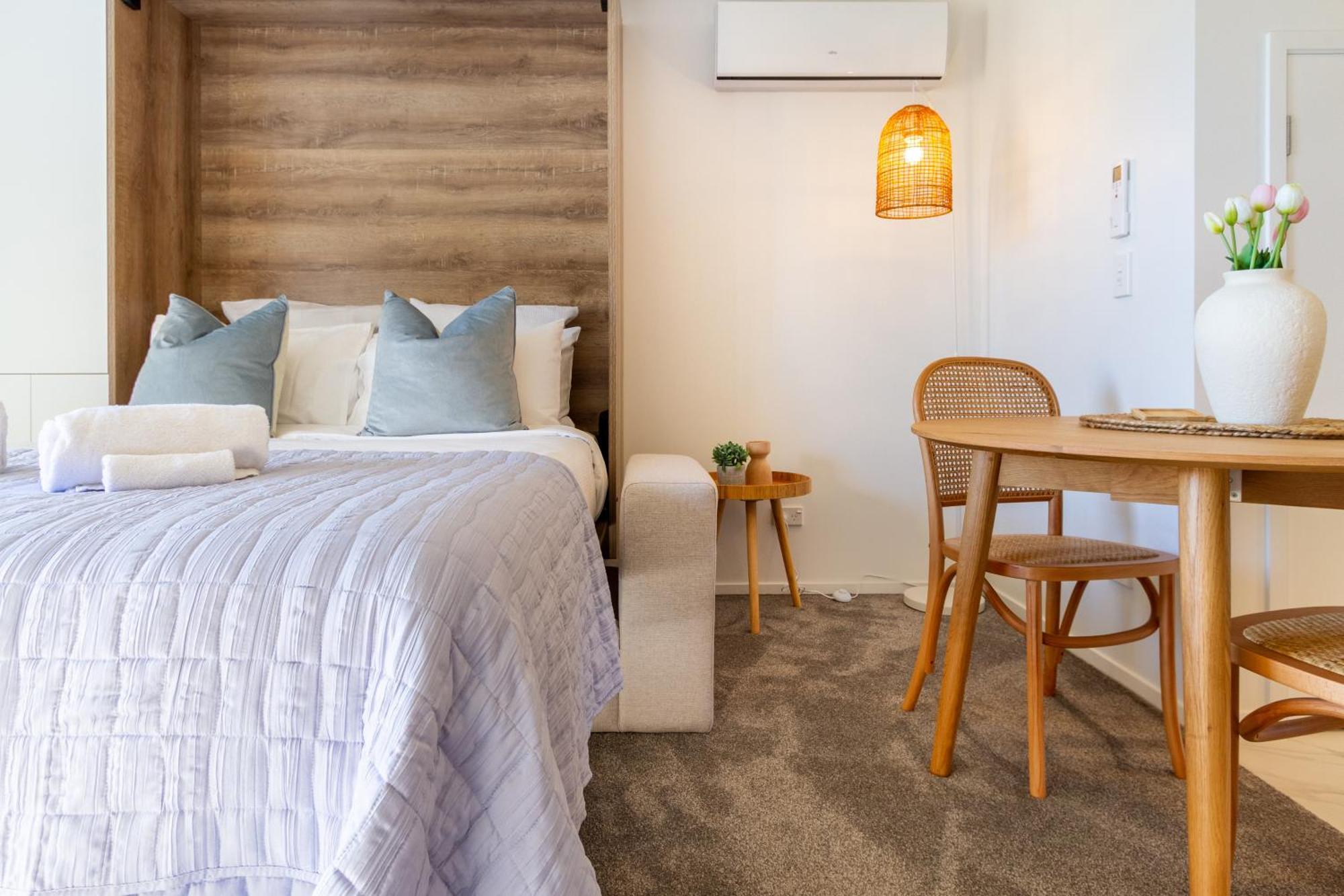 כרייסטצ'רץ' Downtown Delight: Studio At 8 Wilmer With Backyard מראה חיצוני תמונה